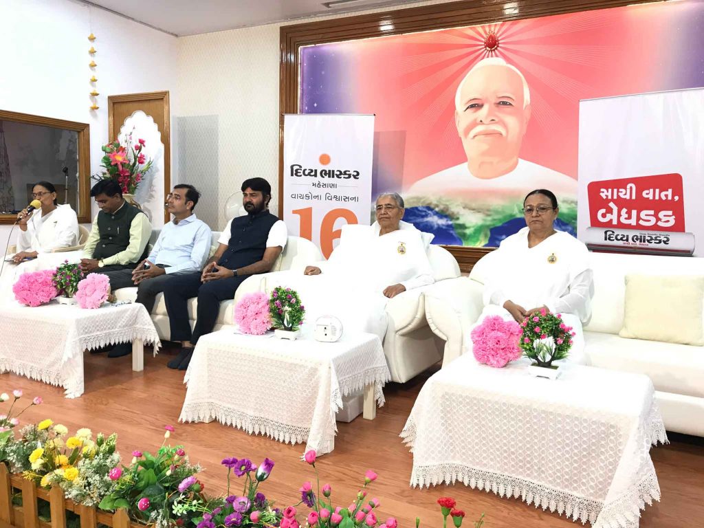 6th anniversary of Divya Bhaskar daily newspaper celebrated at Godly Palace in Mehsana